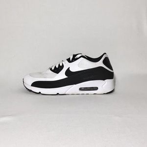 NIKE Air Max 90 Ultra Essential 2.0